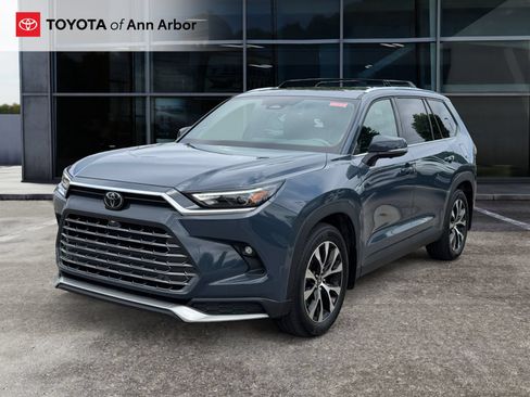Used 2024 Toyota Grand Highlander AWD Hybrid image 9