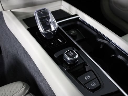 New 2026 Volvo XC60 B5 Ultra w/ Climate Package PRO image 7