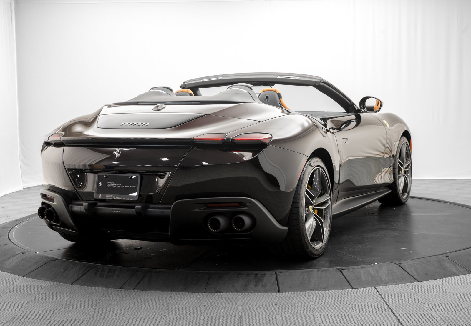 Used 2026 Ferrari Roma Spider RWD image 7