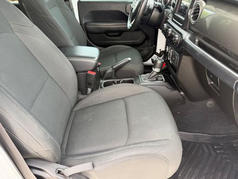Used 2019 Jeep Wrangler Unlimited Sahara AWD/4WD image 12
