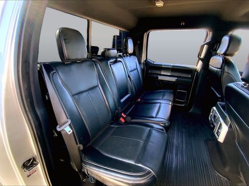 Used 2019 Ford F150 Lariat w/ Equipment Group 502A Luxury AWD/4WD image 20