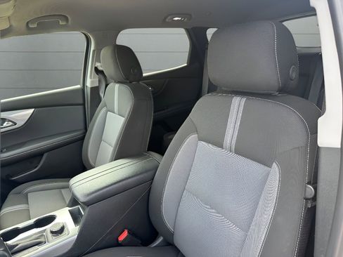 Used 2025 Chevrolet Blazer LT AWD/4WD image 19