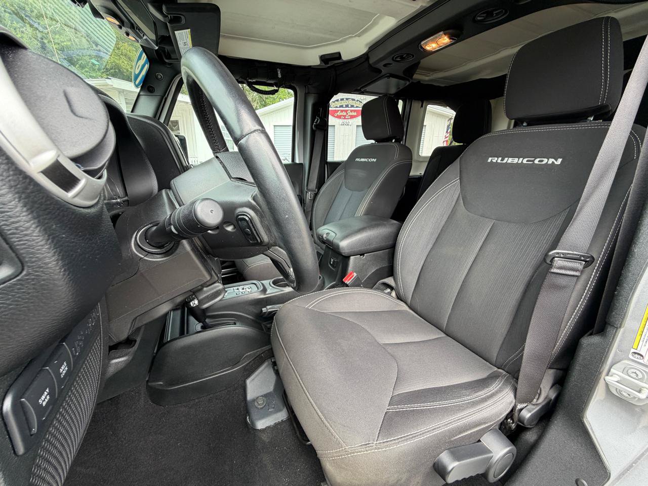 Used 2018 Jeep Wrangler Unlimited Rubicon w/ Connectivity Group AWD/4WD image 9