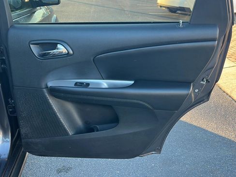 Used 2018 Dodge Journey SE w/ Blacktop Package image 15