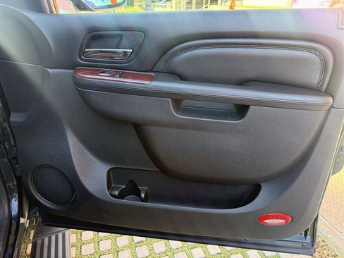 Used 2013 Cadillac Escalade Premium image 13