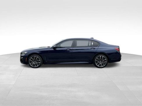 Certified 2022 BMW 750i xDrive w/ Luxury Rear Seating Package AWD/4WD image 2