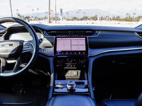 Certified 2024 Jeep Grand Cherokee L Limited w/ Luxury Tech Group II image 15