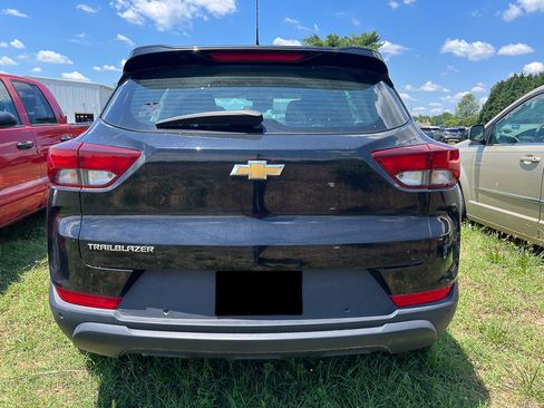 Used 2021 Chevrolet TrailBlazer LS FWD image 3