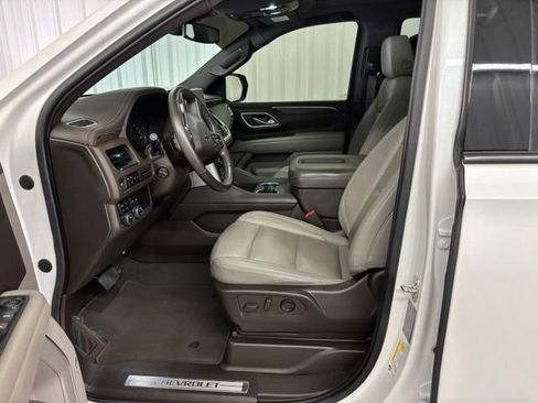 Used 2021 Chevrolet Tahoe Z71 w/ Luxury Package AWD/4WD image 2