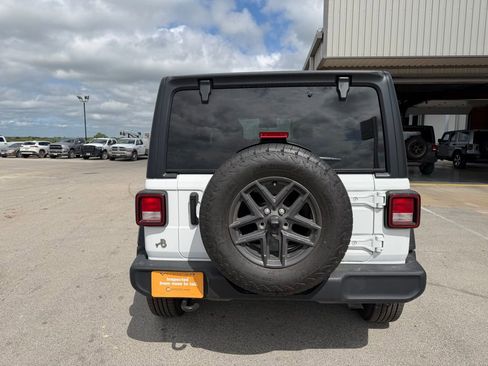 Used 2024 Jeep Wrangler Sport S image 4
