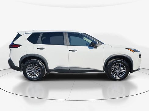 Used 2023 Nissan Rogue S image 3