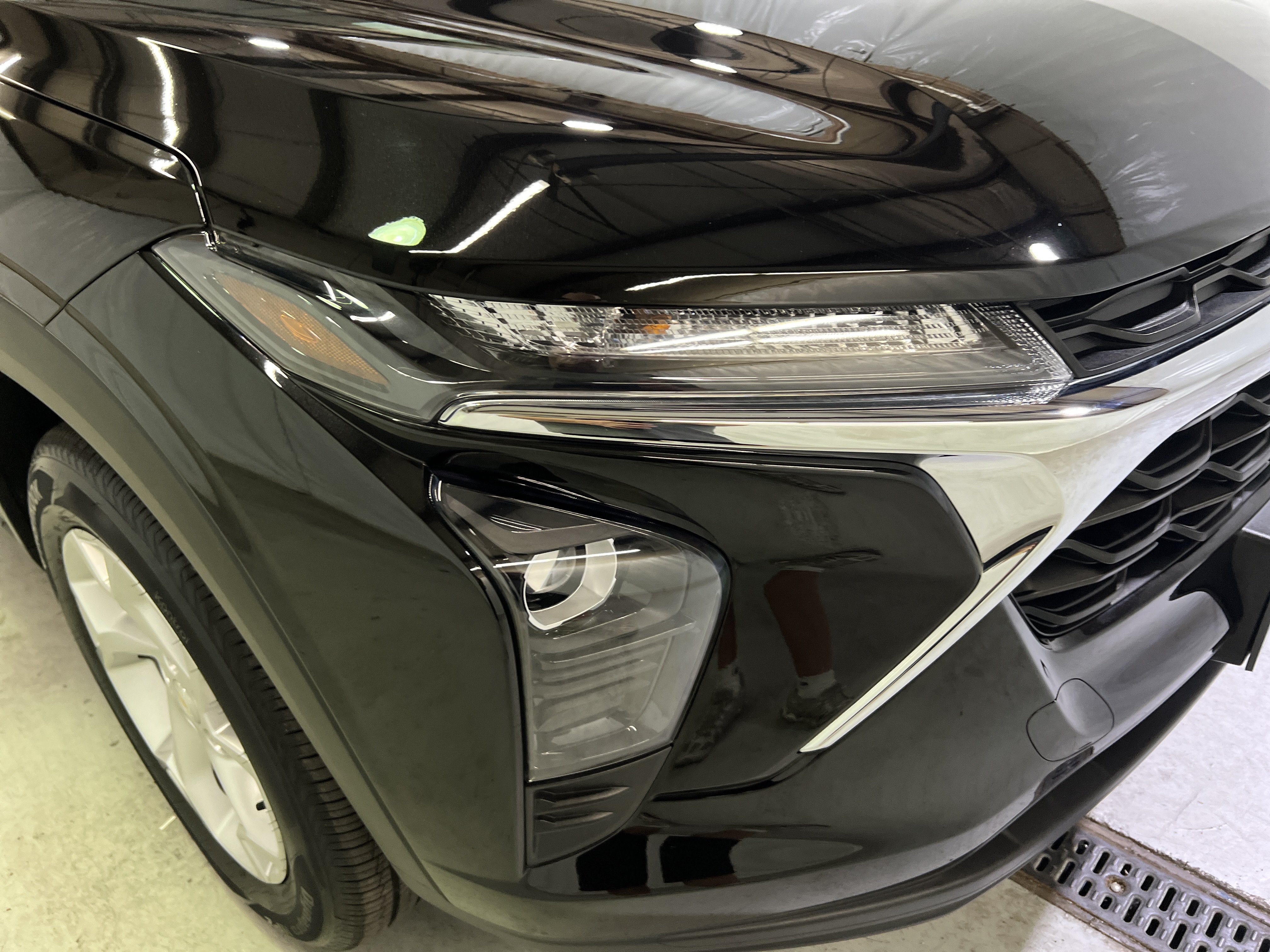 Used 2025 Chevrolet Trax LS w/ LS Convenience Package FWD image 5