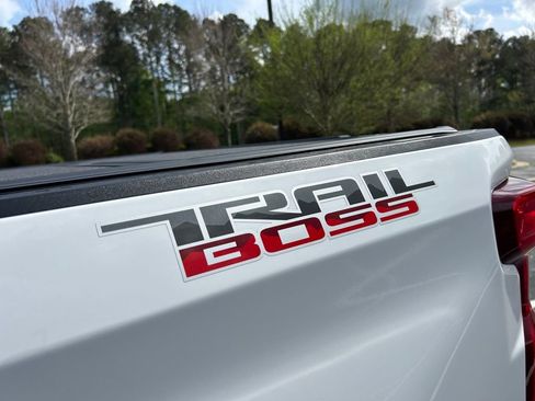 Used 2022 Chevrolet Silverado 1500 LT Trail Boss w/ LT Trail Boss Premium Package AWD/4WD image 32