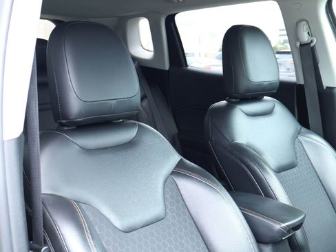 Used 2019 Jeep Compass Latitude FWD image 14