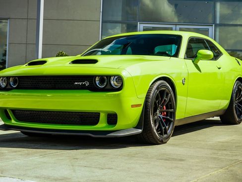 Used 2023 Dodge Challenger SRT Hellcat w/ Driver Convenience Group RWD image 9