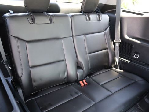 Used 2024 Ford Explorer XLT w/ Equipment Group 202A AWD/4WD image 14