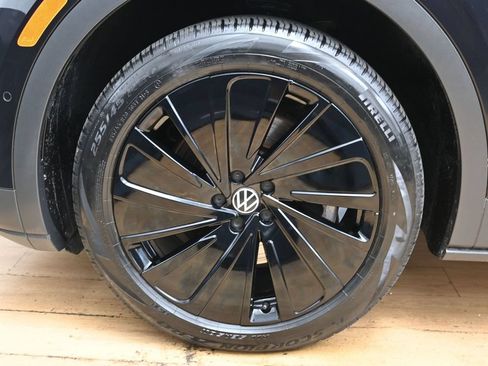 Used 2025 Volkswagen ID.4 Pro AWD/4WD image 11