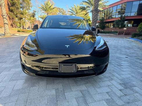 Used 2023 Tesla Model Y Long Range AWD/4WD image 2