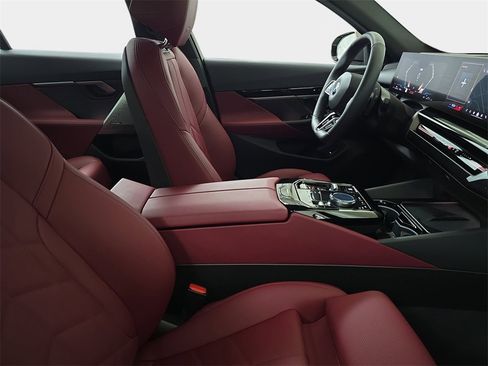 Used 2026 BMW 530i xDrive 530i xDrive w/ M Sport Package image 11