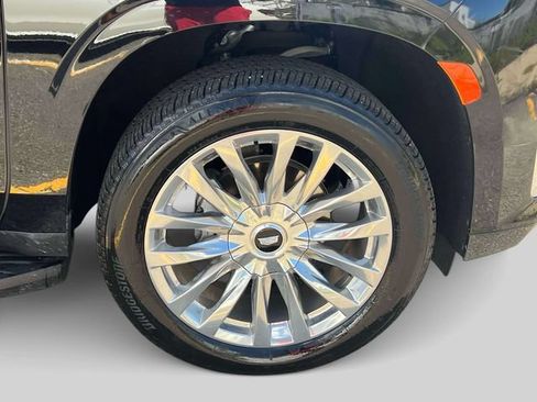 Used 2024 Cadillac Escalade ESV Premium Luxury AWD/4WD image 12