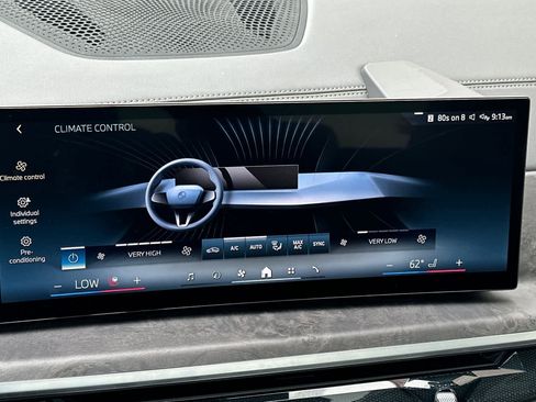 Used 2025 BMW X5 xDrive50e image 24