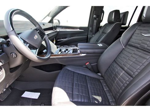 New 2026 Cadillac Escalade ESV Platinum Sport w/ LPO, ONYX Package image 6