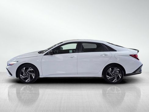 Certified 2025 Hyundai Elantra Sport FWD image 4