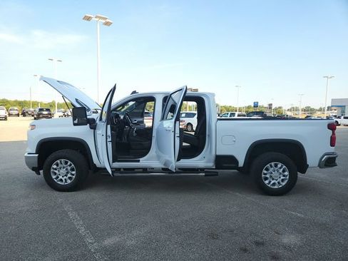 Used 2025 Chevrolet Silverado 2500 LT AWD/4WD image 15
