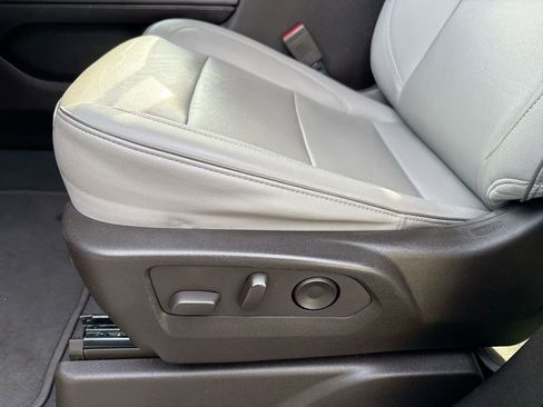 Used 2023 GMC Yukon SLT image 12