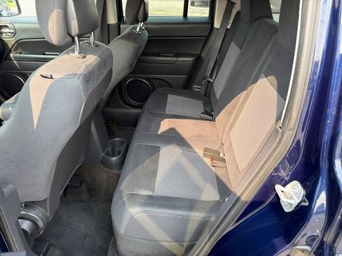 Used 2014 Jeep Patriot Latitude AWD/4WD image 17