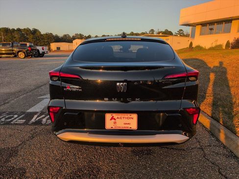 Used 2025 Buick Envista Sport Touring image 3