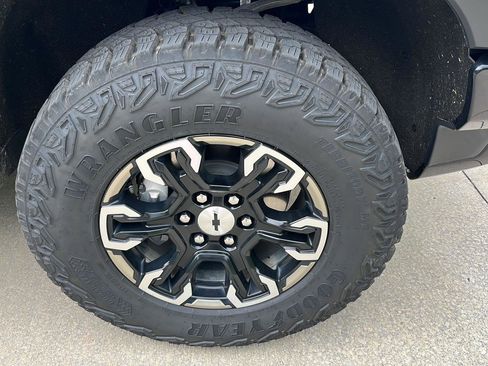 Used 2022 Chevrolet Silverado 1500 ZR2 w/ Technology Package AWD/4WD image 30