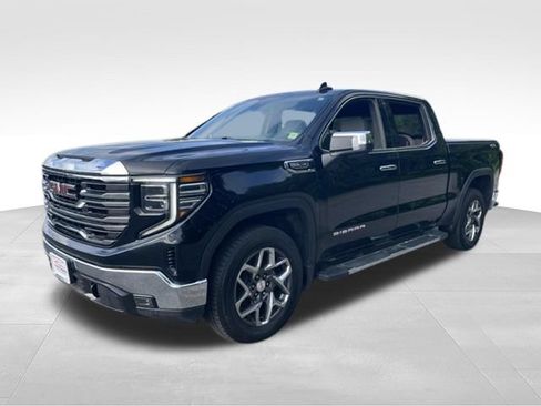 Used 2022 GMC Sierra 1500 SLT w/ SLT Convenience Package AWD/4WD image 3