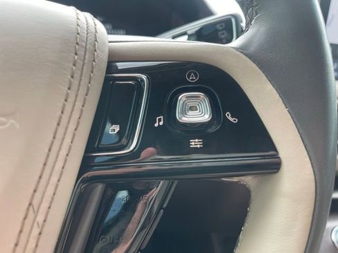 Used 2022 Lincoln Aviator Reserve image 25