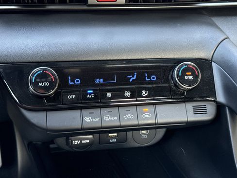 Certified 2025 Hyundai Elantra Sport image 24