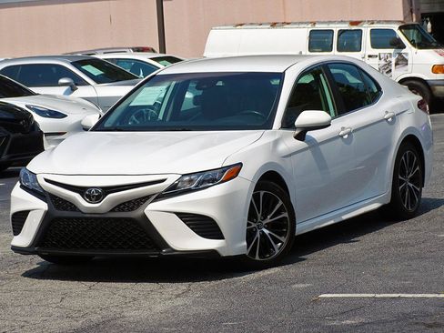 Used 2020 Toyota Camry SE FWD image 6