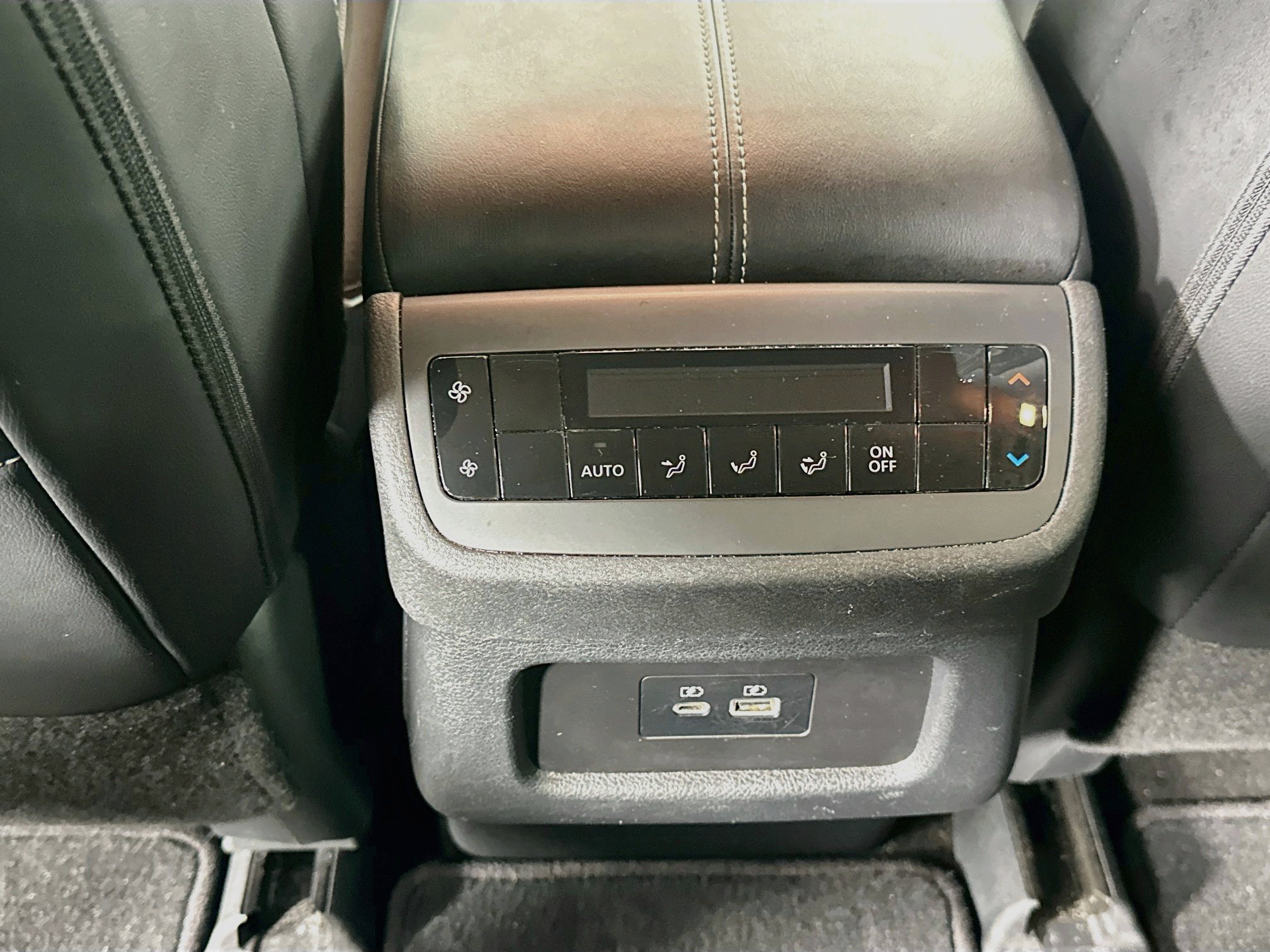 Used 2025 Nissan Pathfinder SL FWD image 26