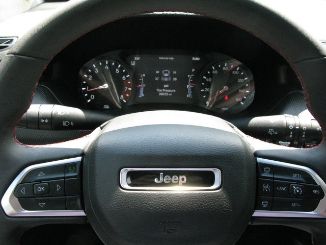Used 2025 Jeep Compass Trailhawk AWD/4WD image 14