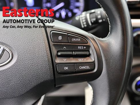 Used 2021 Hyundai Venue SEL FWD image 15