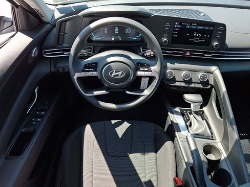 New 2026 Hyundai Elantra SE FWD image 7