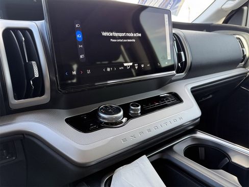 New 2026 Ford Expedition Active image 15