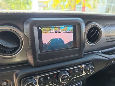 Used 2023 Jeep Gladiator Sport AWD/4WD image 17