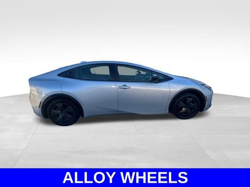 Used 2024 Toyota Prius LE image 3
