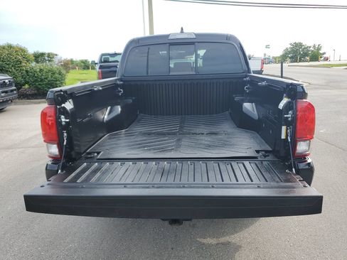 Certified 2022 Toyota Tacoma SR AWD/4WD image 9