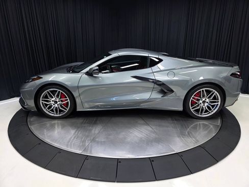 Used 2022 Chevrolet Corvette Stingray Preferred Cpe w/ Z51 Performance Package RWD image 11
