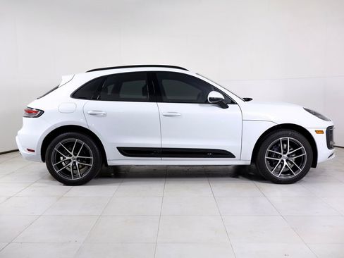 Certified 2024 Porsche Macan image 33