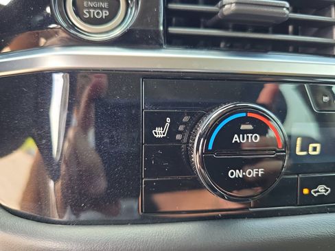 Used 2023 Nissan Pathfinder SL w/ Lighting Package (N92) FWD image 19