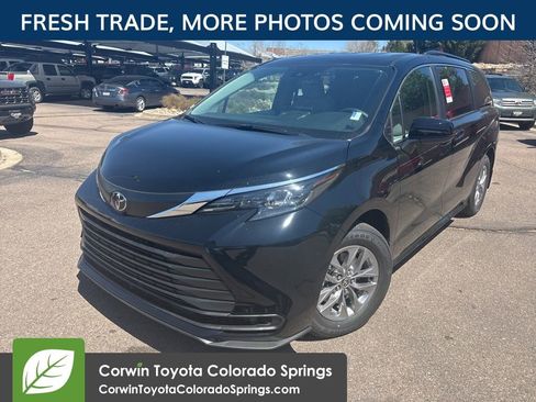 Used 2026 Toyota Sienna LE AWD/4WD image 3