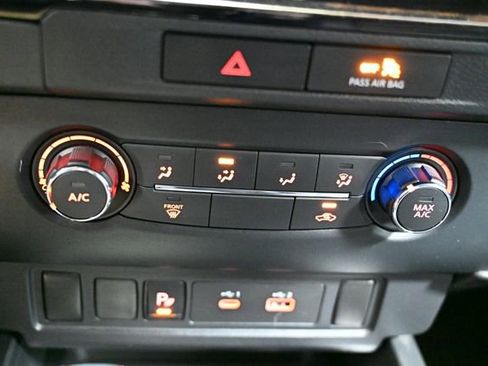 Used 2022 Nissan Frontier SV w/ Technology Package image 39