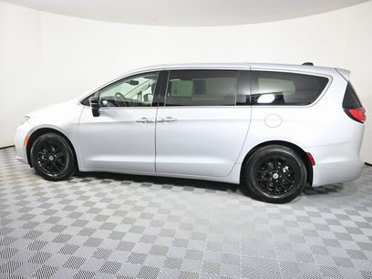 Used 2024 Chrysler Pacifica Touring-L